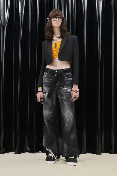 Look 4